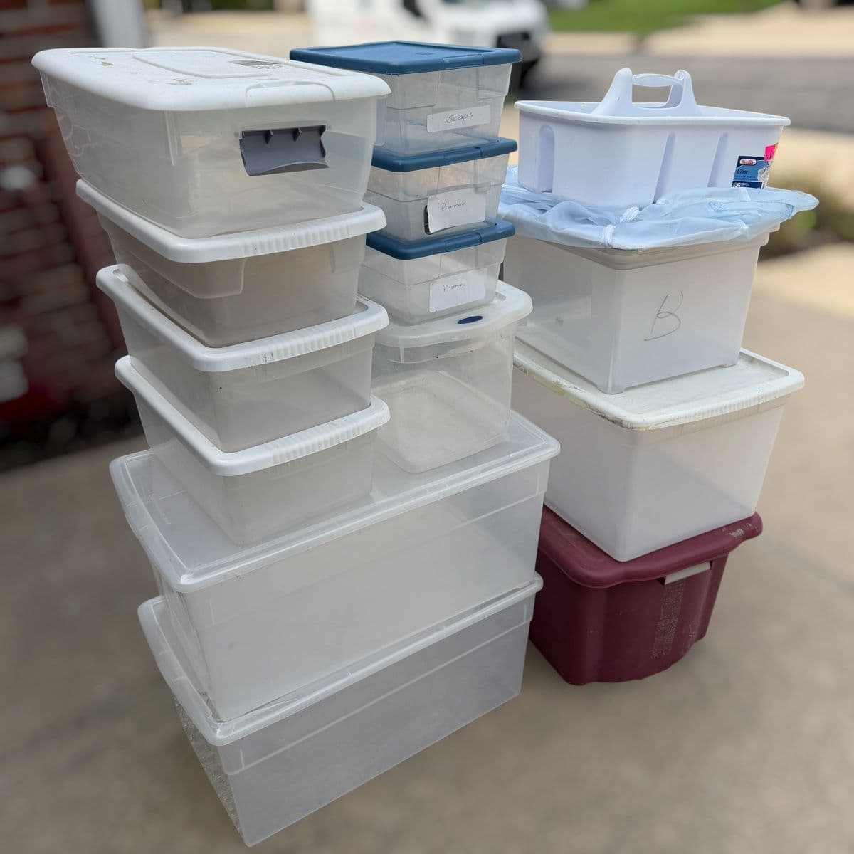 Downsizing Sale Featuring Quality Furniture + Decor  Online Auction photo 4