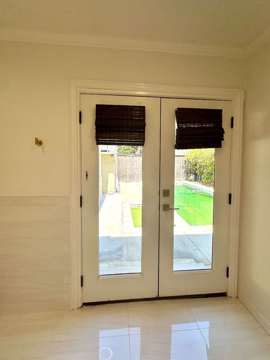 Beautiful Cottage - Features Kitchen, Appliances, Baths, Contemporary Art, Furniture & More! photo 11