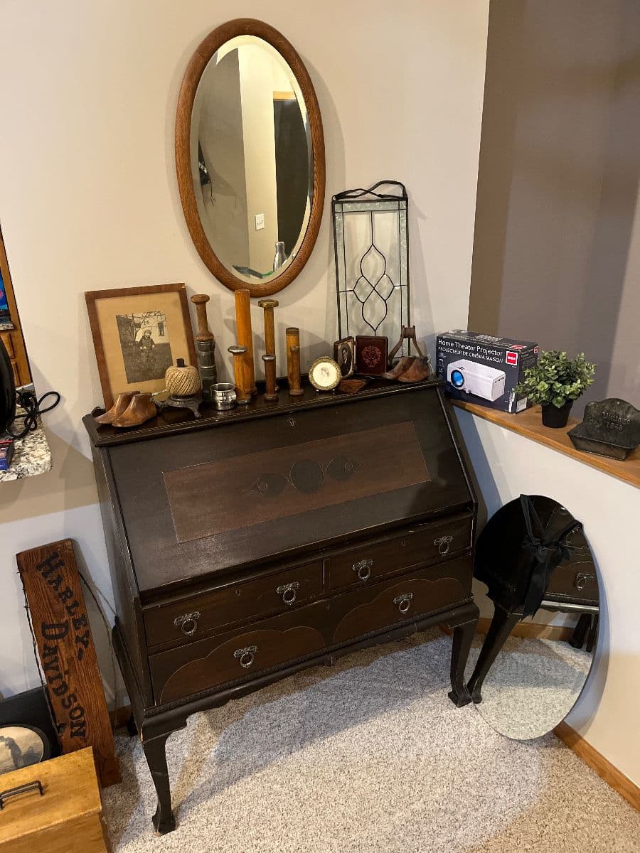 NICE ANTIQUES AND MORE ROCKFORD ESTATE SALE photo 2