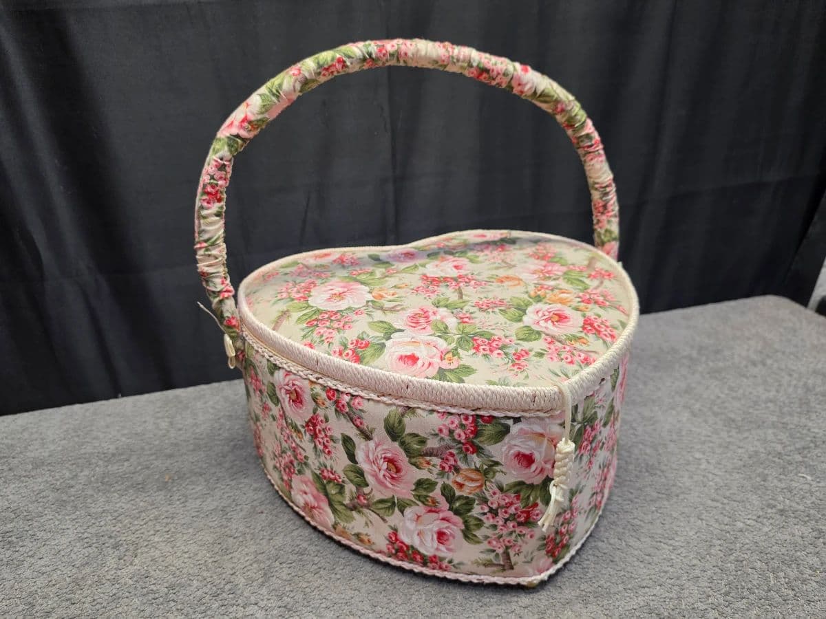 iMac, Laserdisc Player, Hope Chest, Collectibles, Purses, Vintage, Perfume, Tools, Glass, and More!! photo 12