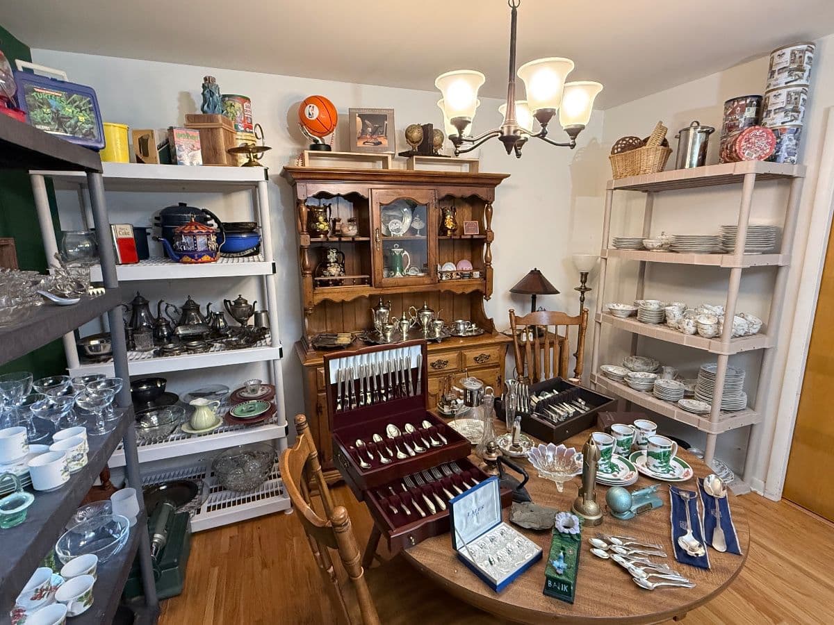 Toyland in Brentwood Estate Sale Sterling Silverware Coins Airstream Safari Electronics Galore photo 10