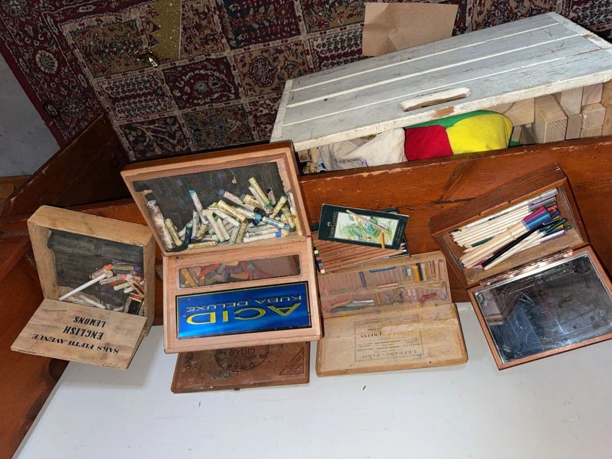 A-Mill Artist Lofts Estate Auction | Roseville Pottery, Sterling Jewelry, Art Supplies & Vintage photo 12