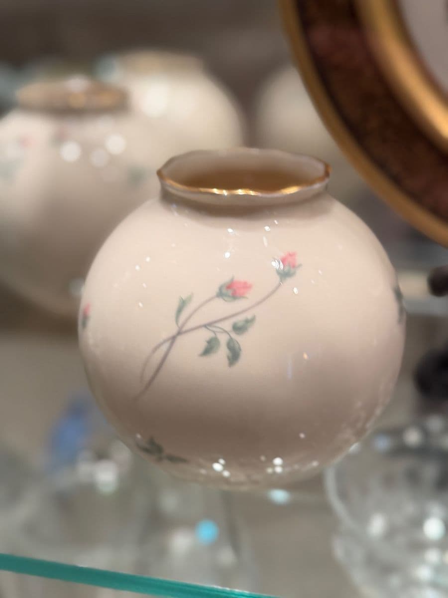 Wonderful Warren, Thomasville, Bernhardt, Orrefors and more! photo 8