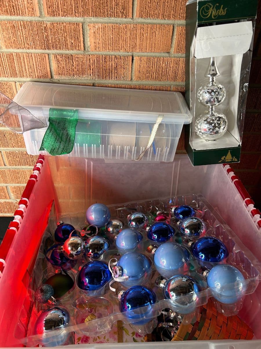 tons of Asian items, vintage decor, art, jewelry, crystals, ceramcis, furntiure and TONS more! photo 3