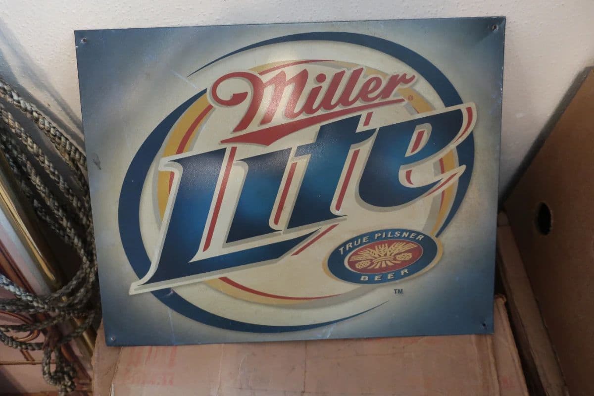 N  &  M  Sales  -Collections of  Brewery  Items,  Records,  more photo 8