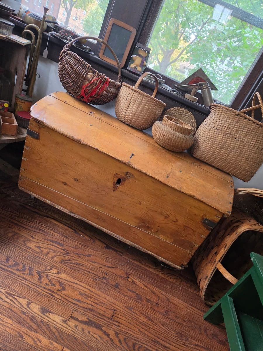 Unusual Uptown Sale photo 7