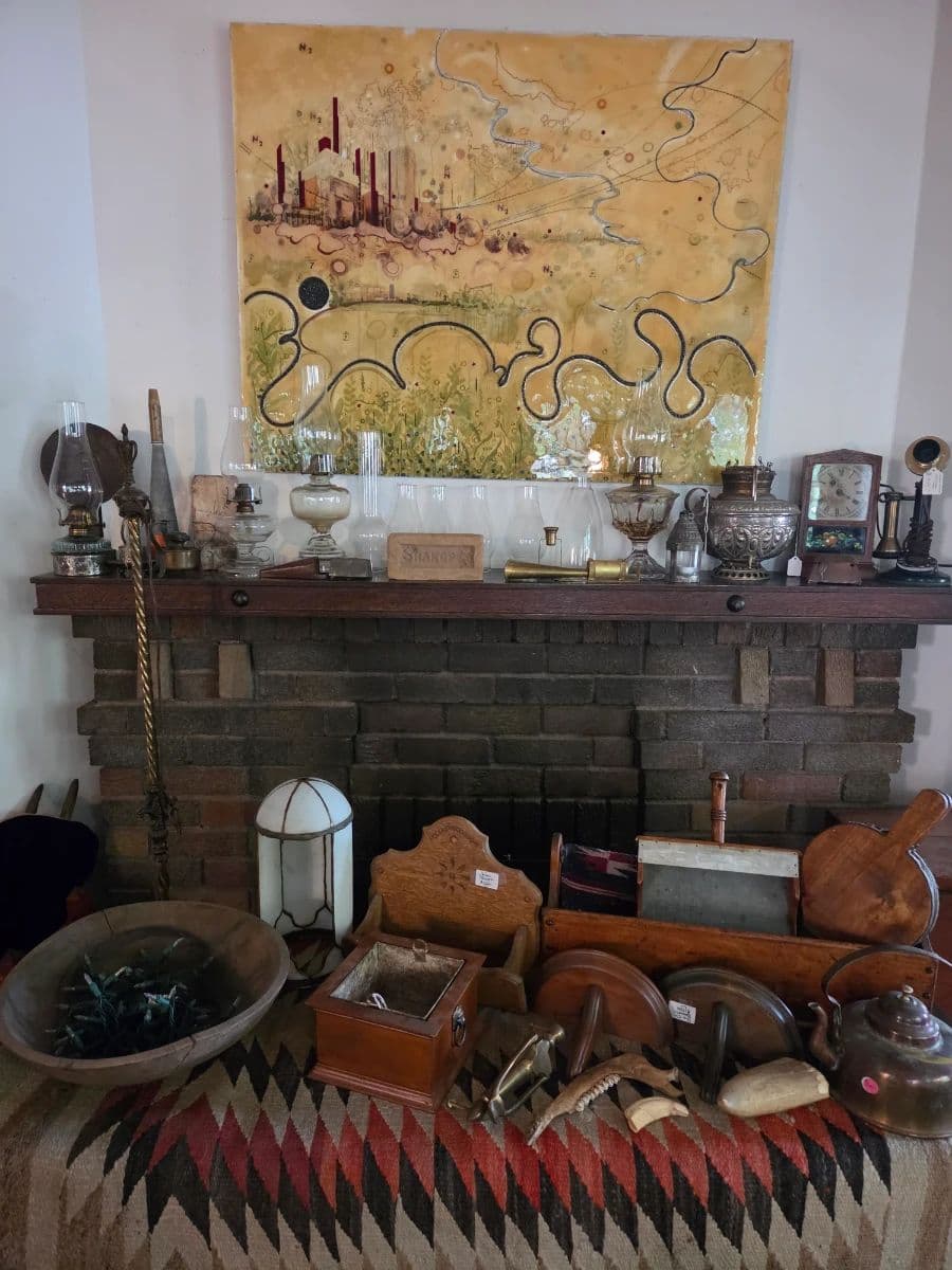 Unusual Uptown Sale photo 6