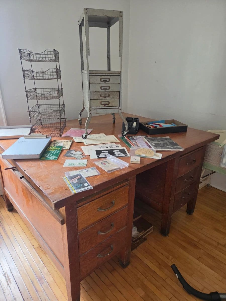 Unusual Uptown Sale photo 12