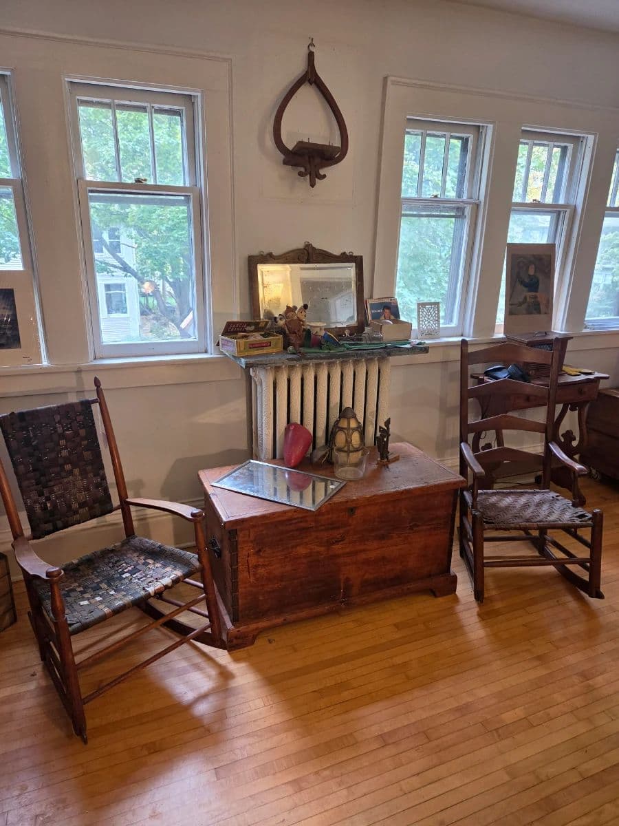 Unusual Uptown Sale photo 11