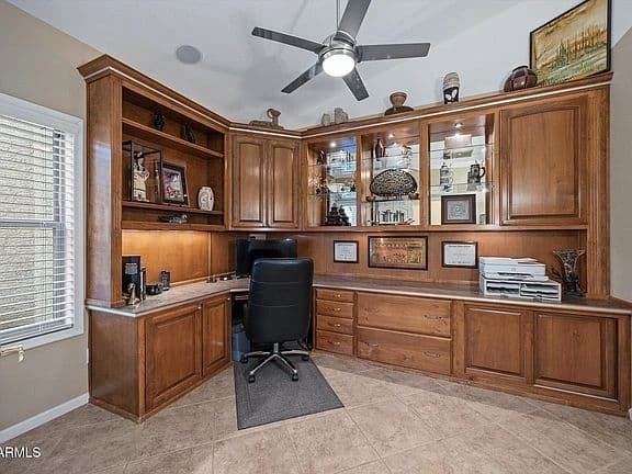 Gated Community home full of elegant home decor & well kept furnishings! photo 3