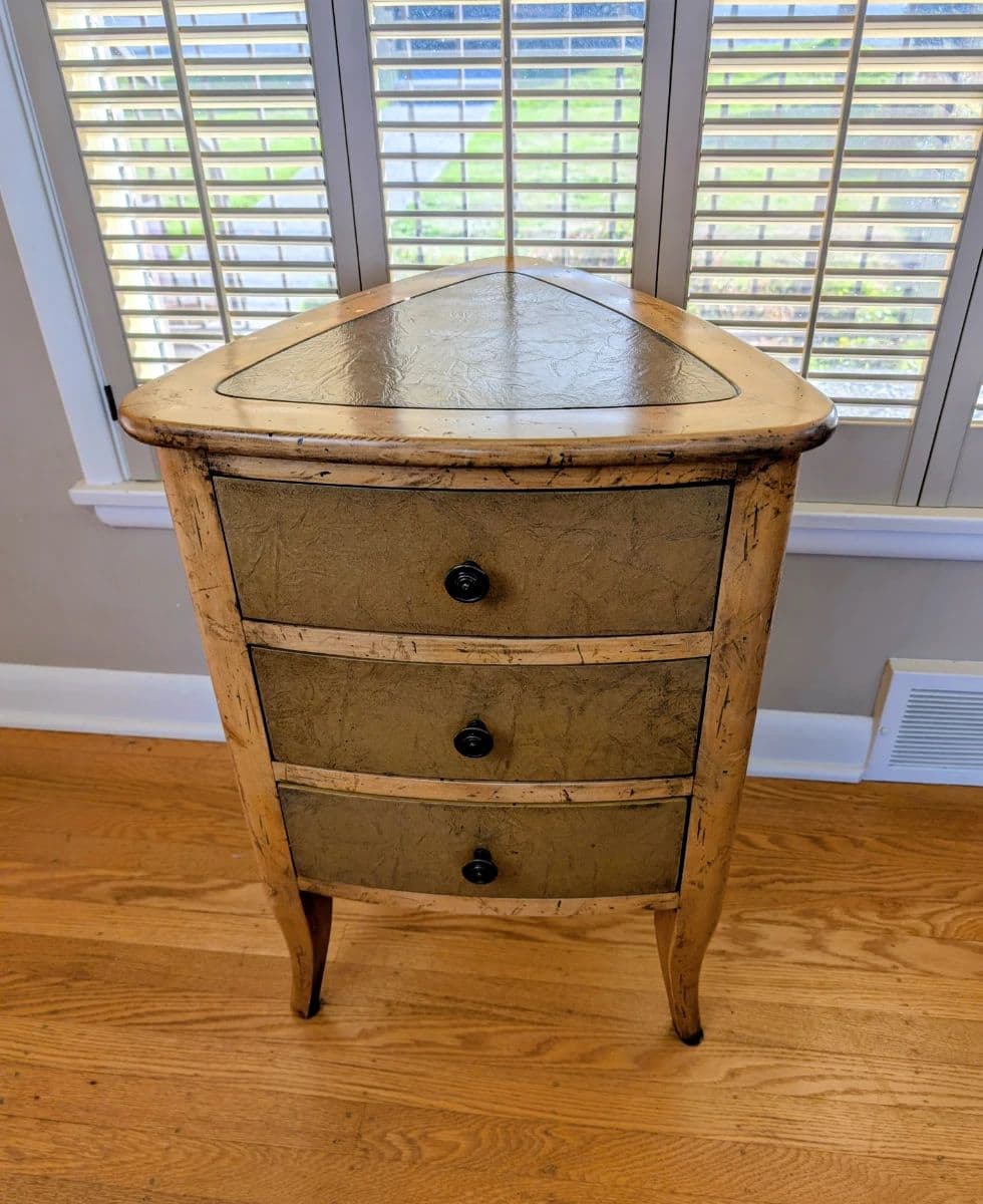 Elegant Living: Luxury Furnishings, Refined Décor & Timeless Treasures photo 11