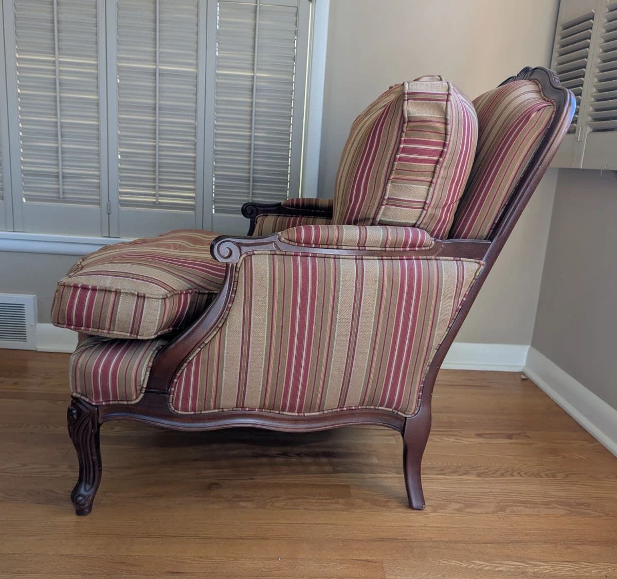 Elegant Living: Luxury Furnishings, Refined Décor & Timeless Treasures photo 4