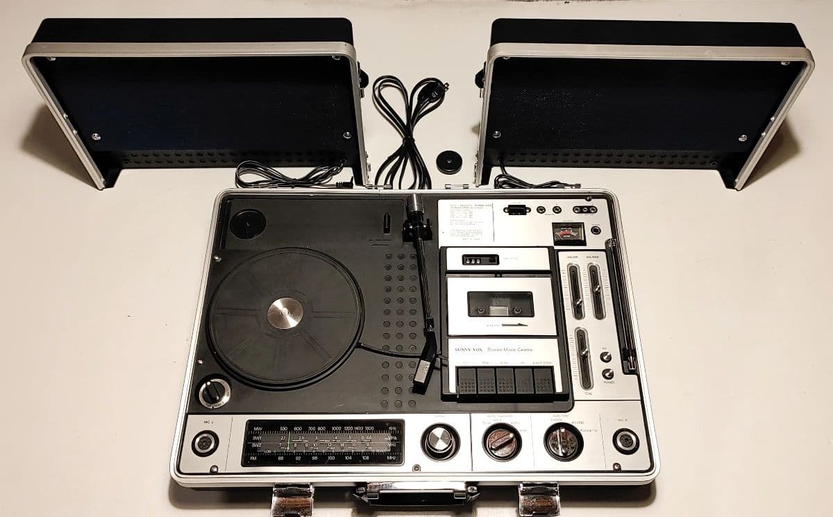 Artist Filmmaker Gardener DJ Vintage Lover Moving Sale photo 3