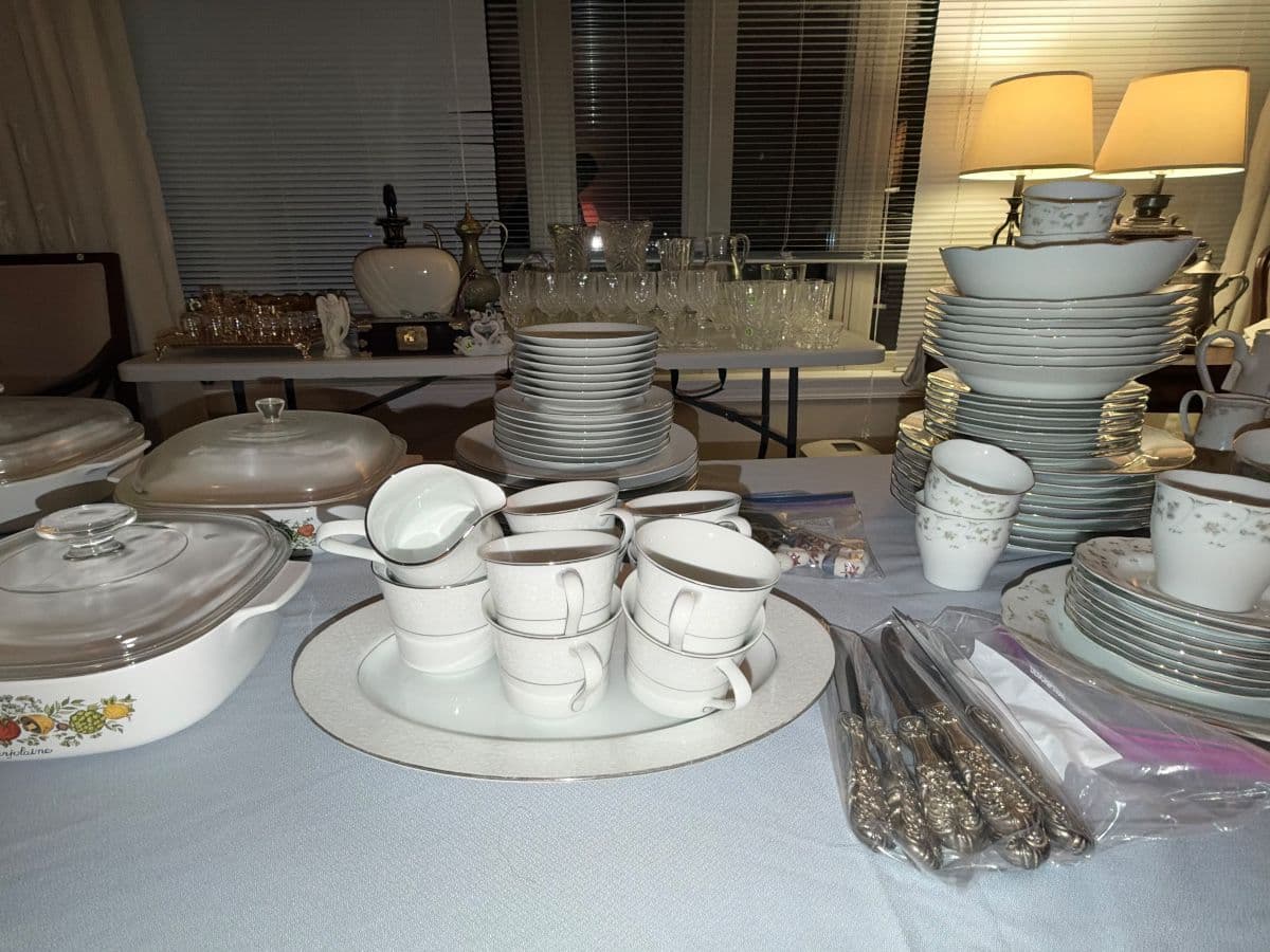 West Ridge Chicago Estate Sale – Vintage Treasures, Fine China, Crystal & Quality Furniture! photo 4