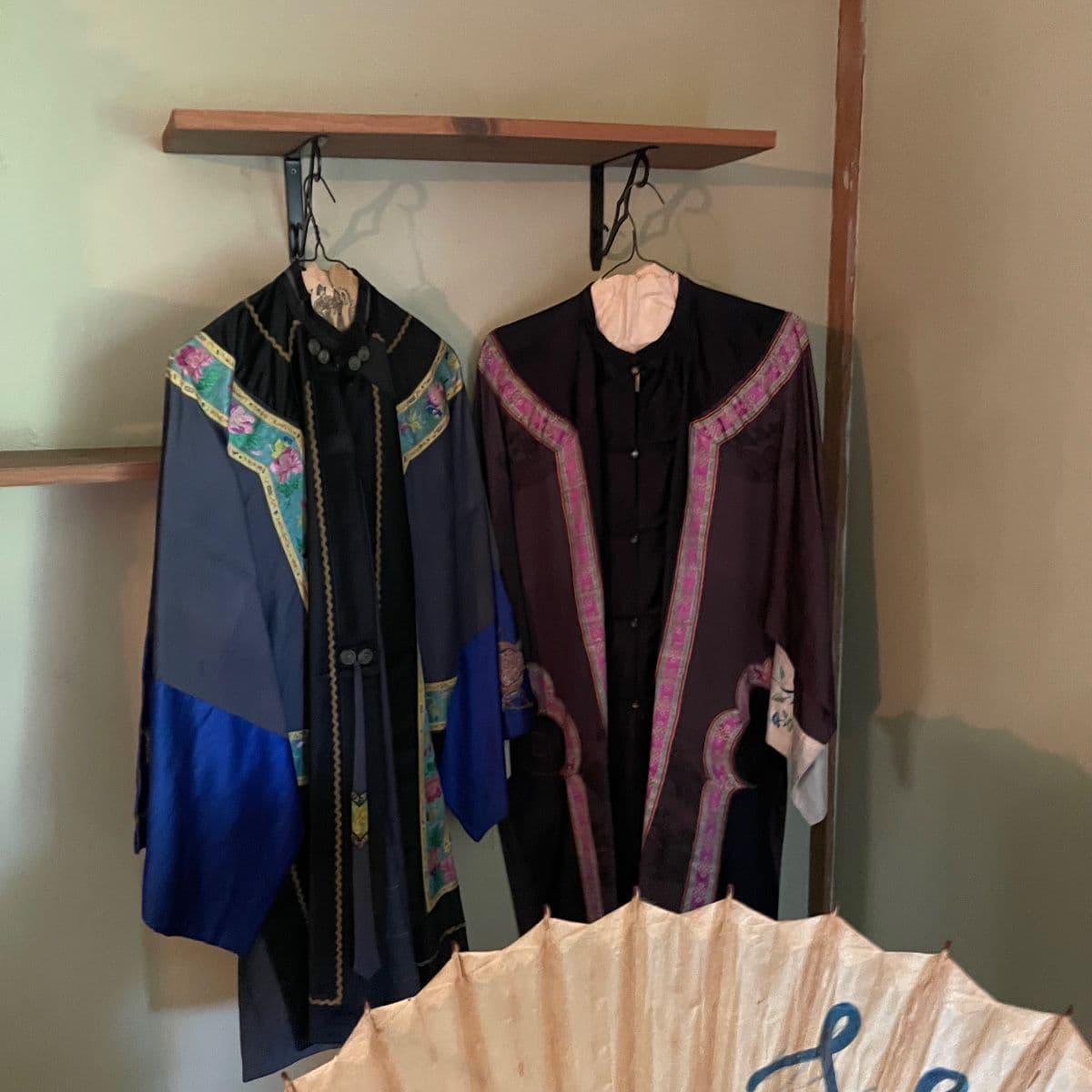 Hummingbird Estate Sale in Plainfield! Vintage Treasures! photo 7