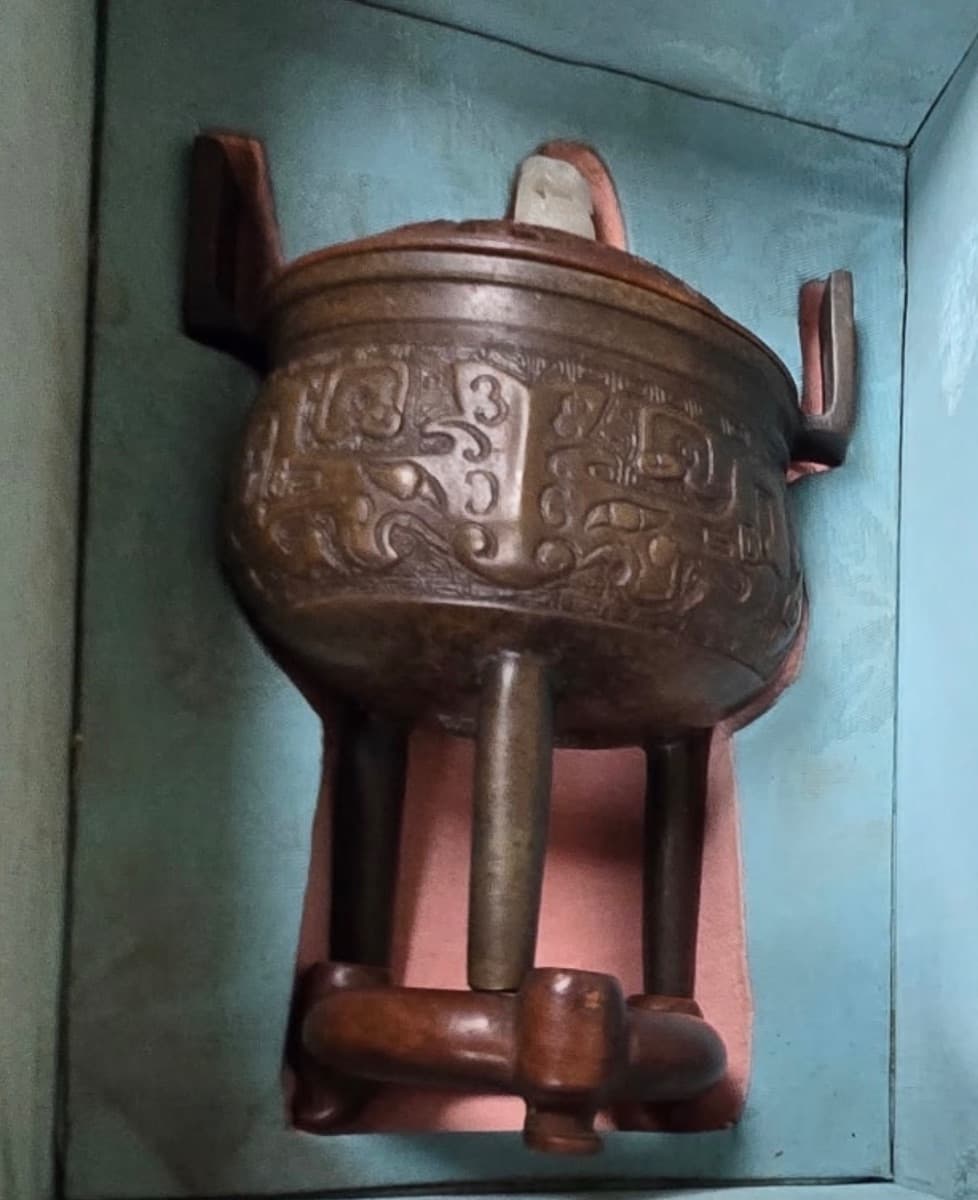 Blow out: Diamond bar, Chinese base , tea pots,jewelry, kitchen, bedroom, clothes, electronics photo 1