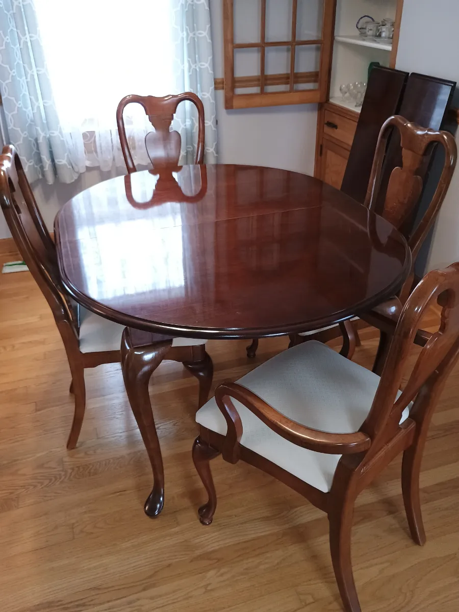 Norwood Park Chicago Estate Sale Nice Furniture photo 1