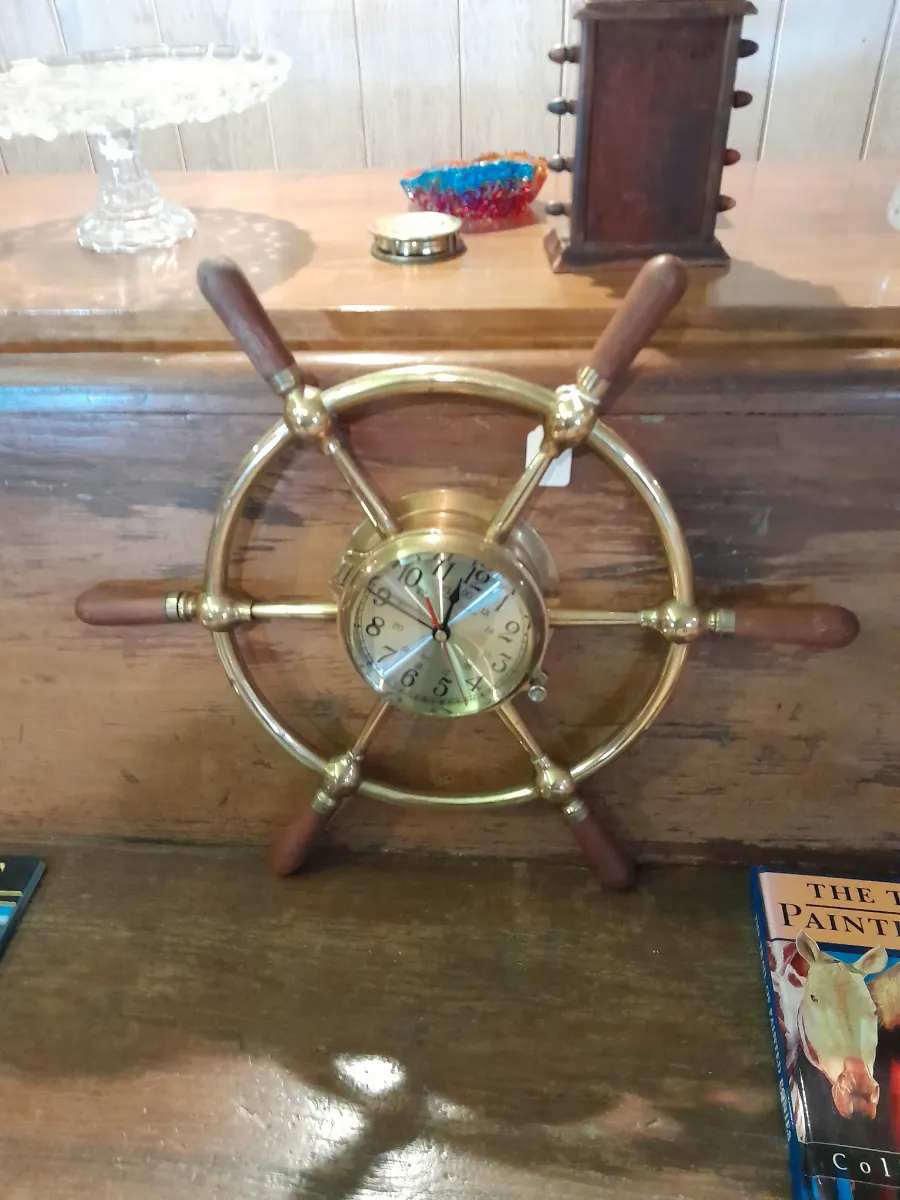60% OFF ENCINO ESTATE: ANTIQUE / VINTAGE PIECES, FURNITURE, BOOKS, CLOTHING, FORMAL & OUTDOOR DINING SETS photo 1