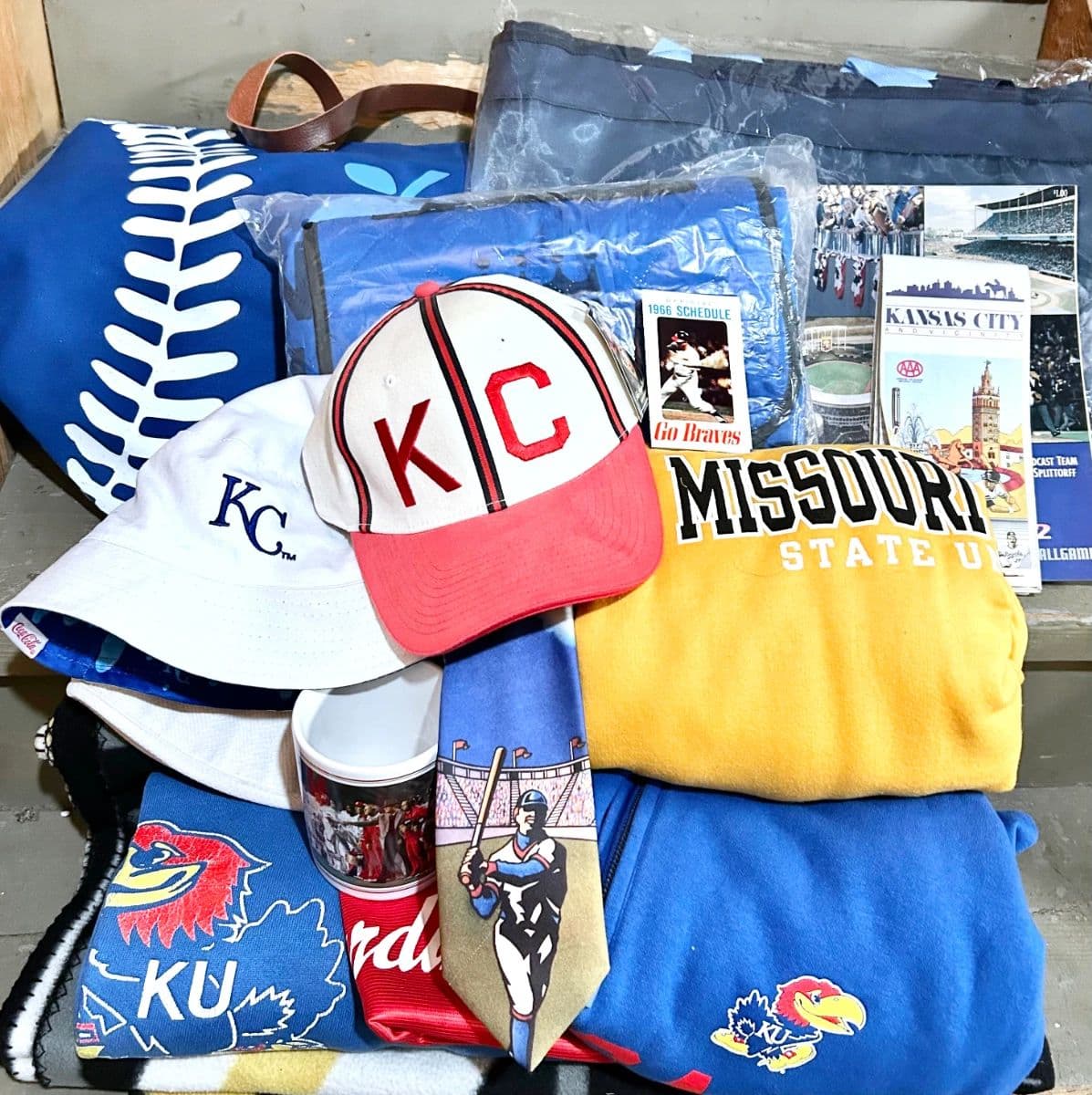 Vintage Decor, Tools, Furniture, Sports Collectibles & Household Auction photo 10
