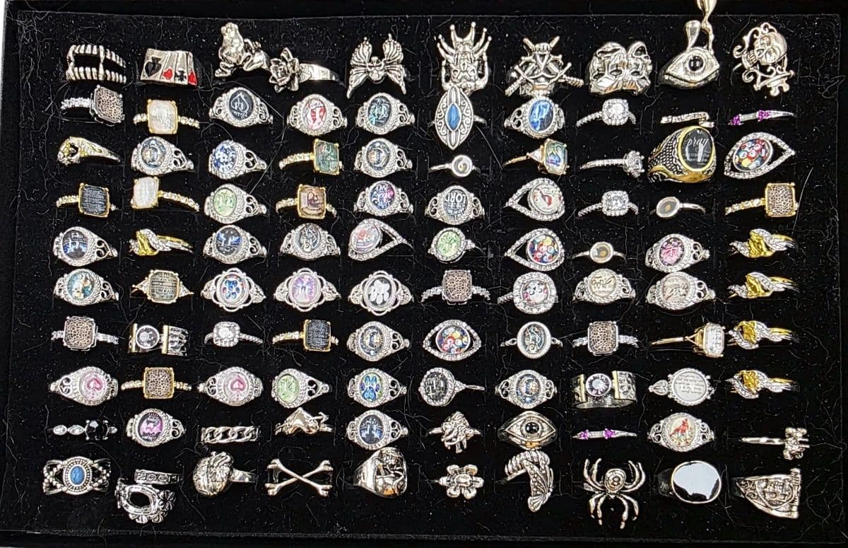 FINAL - Curated Pop-Up / Estate Sale | Massive Vintage Jewelry, Clothing & Bundle-Friendly Shopping photo 12