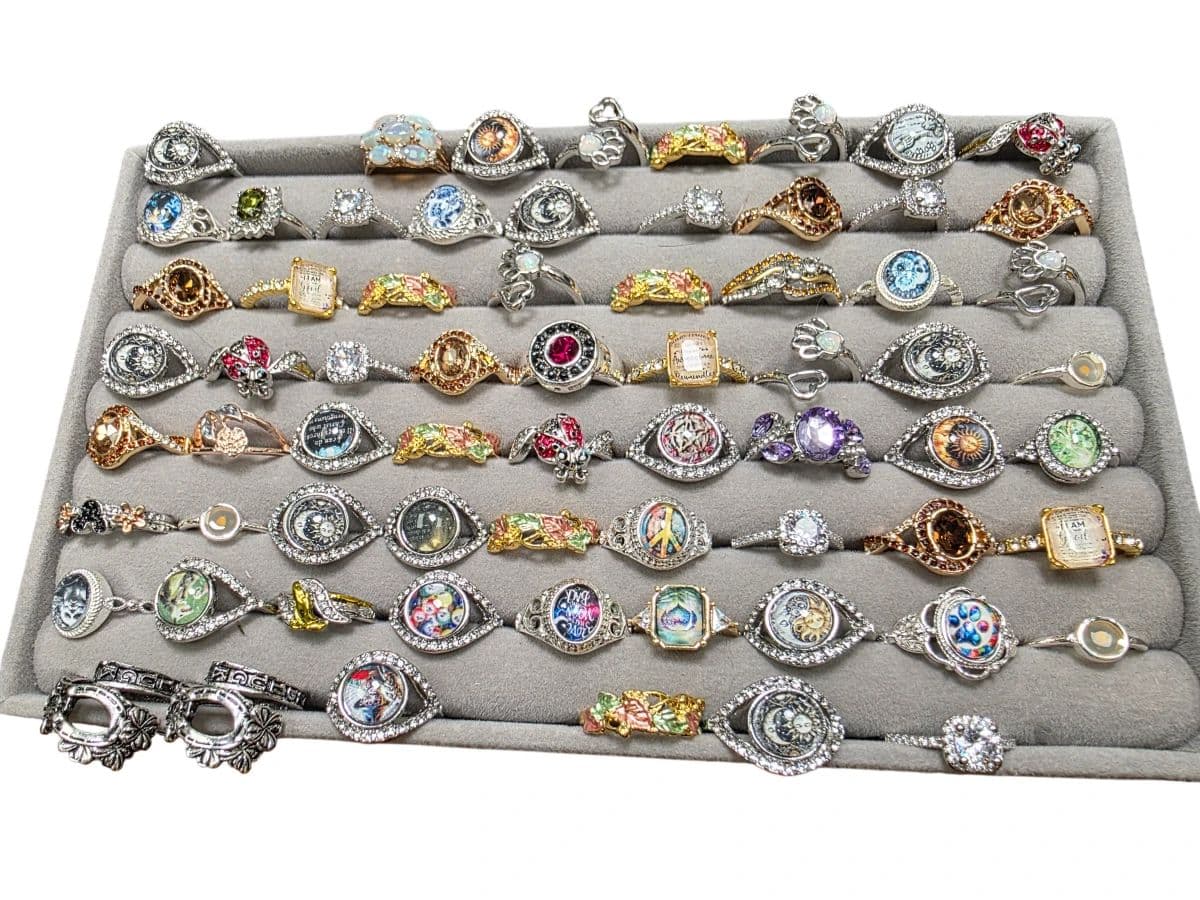 FINAL - Curated Pop-Up / Estate Sale | Massive Vintage Jewelry, Clothing & Bundle-Friendly Shopping photo 4