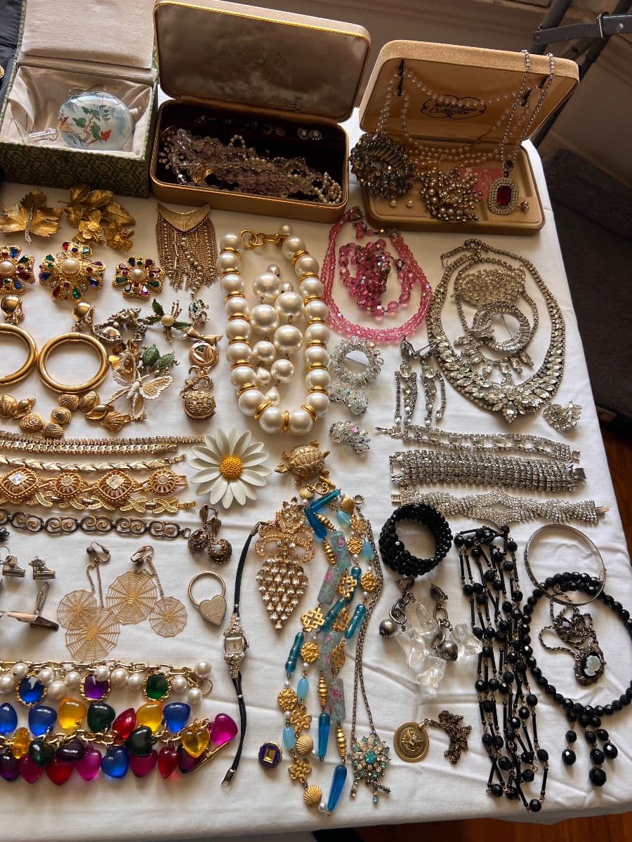 VINTAGE GALORE LOS ANGELES/BRENTWOOD ESTATE SALE photo 1