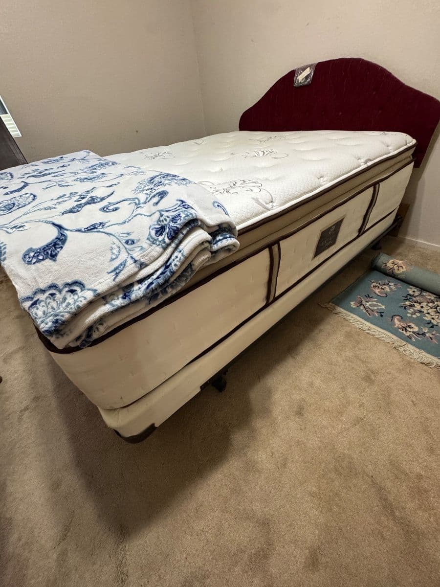 ~ 75%OFF ~ Collectibles, Fine China and Books In North Austin ! photo 3