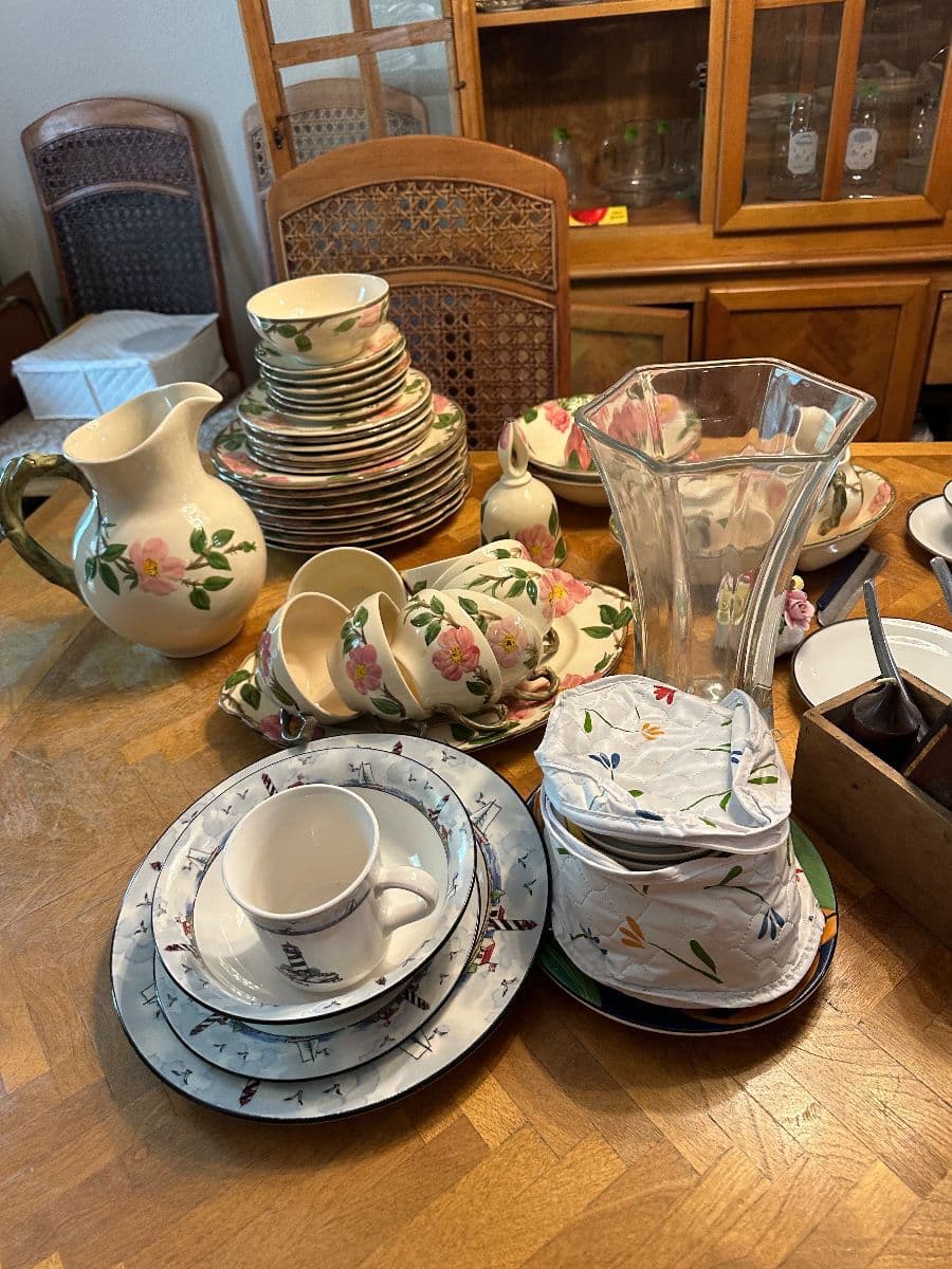 Estate Sale off Palmer Lane photo 11