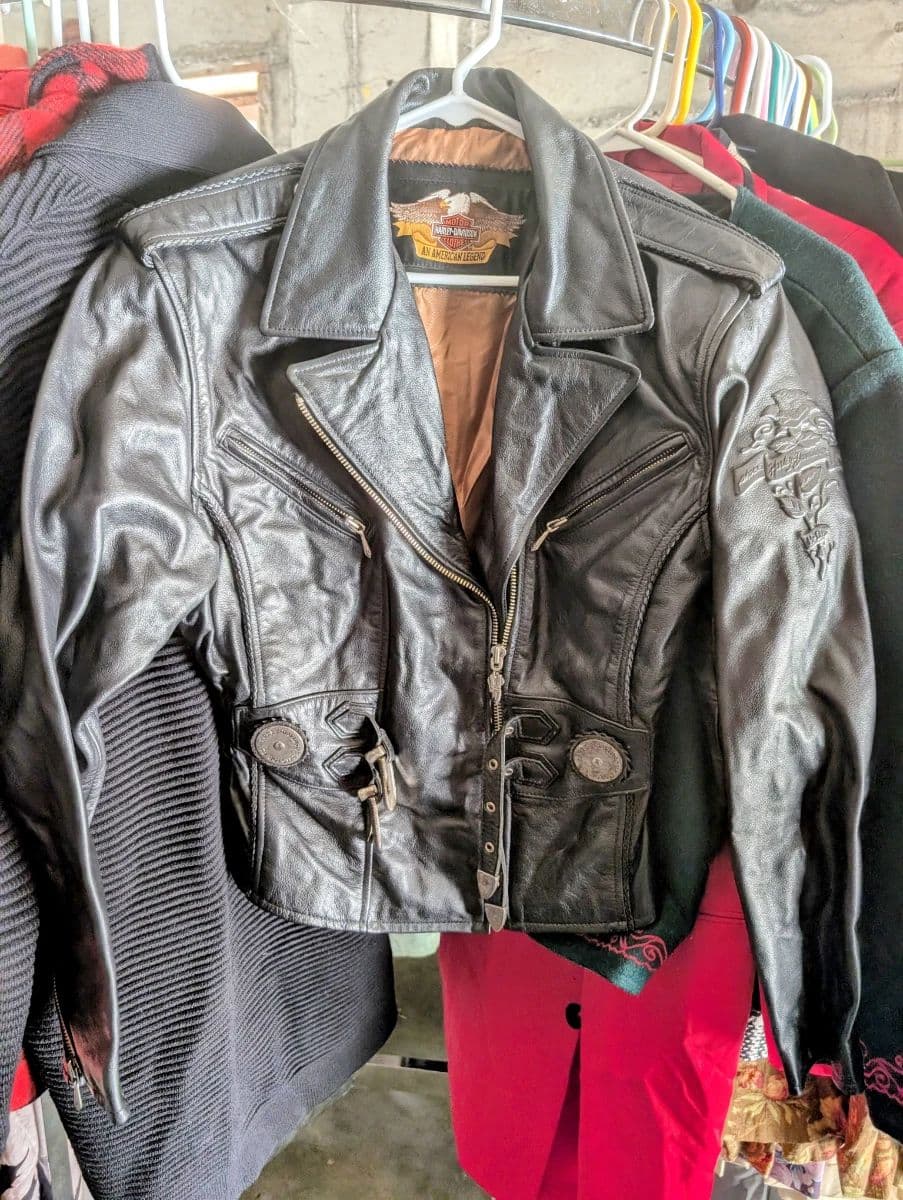 JULY 18 MASSIVE CAPITOL HILL VINTAGE CHEAP LIVING ESTATE SALE photo 7