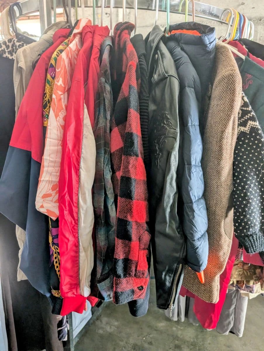 JULY 18 MASSIVE CAPITOL HILL VINTAGE CHEAP LIVING ESTATE SALE photo 9