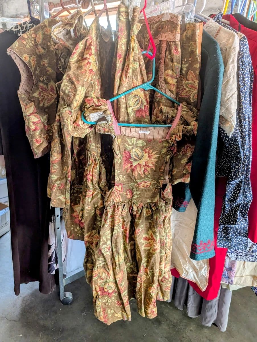 JULY 18 MASSIVE CAPITOL HILL VINTAGE CHEAP LIVING ESTATE SALE photo 8