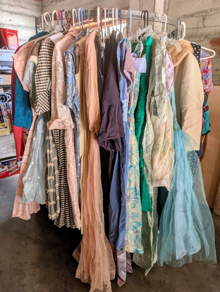 JULY 18 MASSIVE CAPITOL HILL VINTAGE CHEAP LIVING ESTATE SALE photo 4