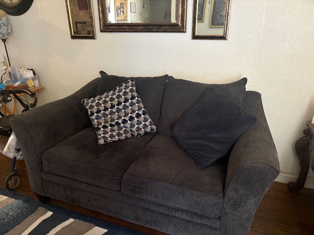 Moving Sale Everything in House Sells photo 3