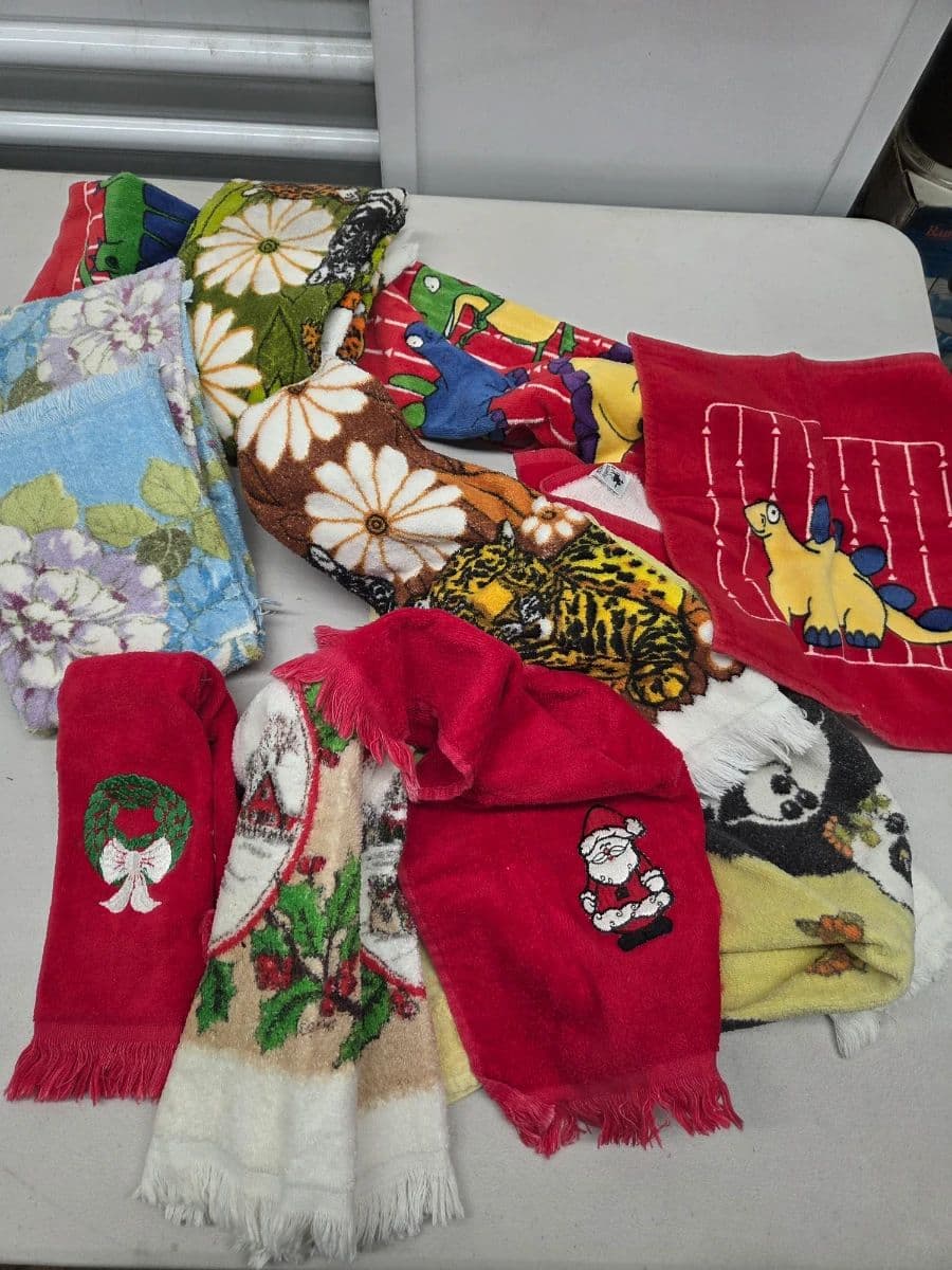 ALL VINTAGE! Toys, Electronics, Clothing, Records, Kitchen, Jewelry, Purses, Books, Collectibles photo 11