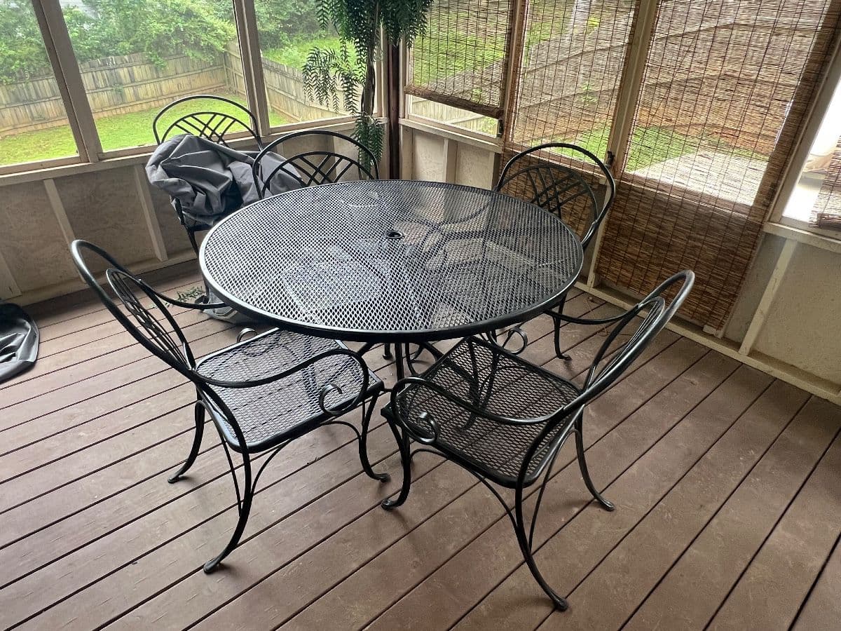 In Excellent condition - Bed, Dining, Living Room, Patio Furniture , Office, Kitchen items photo 8