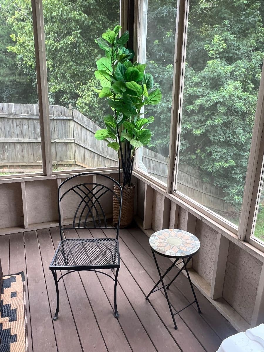 In Excellent condition - Bed, Dining, Living Room, Patio Furniture , Office, Kitchen items photo 12
