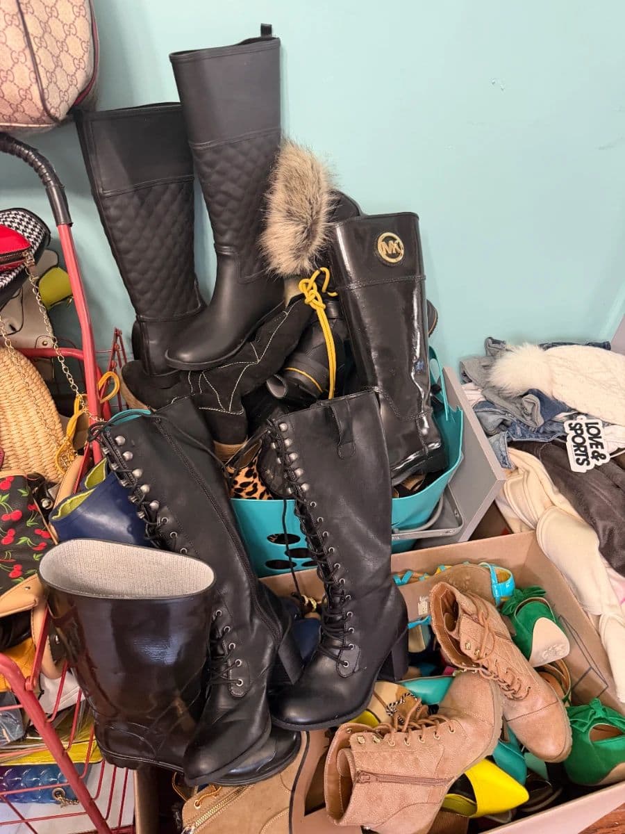 A MOMENT IN TIME - Chicago (Cragin) - Amazing jewelry clothing purses shoes and more!! photo 10