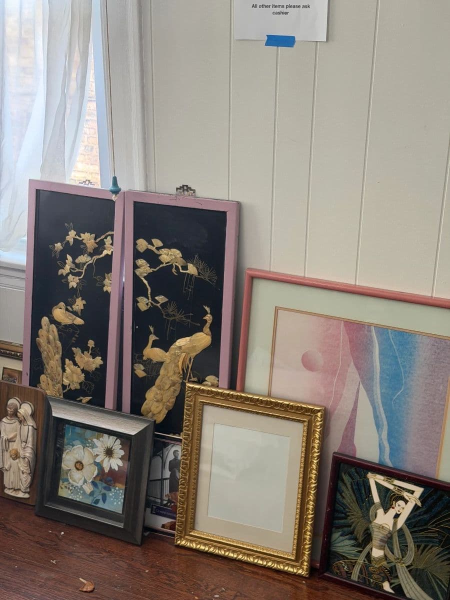 A MOMENT IN TIME - Chicago (Cragin) - Amazing jewelry clothing purses shoes and more!! photo 3