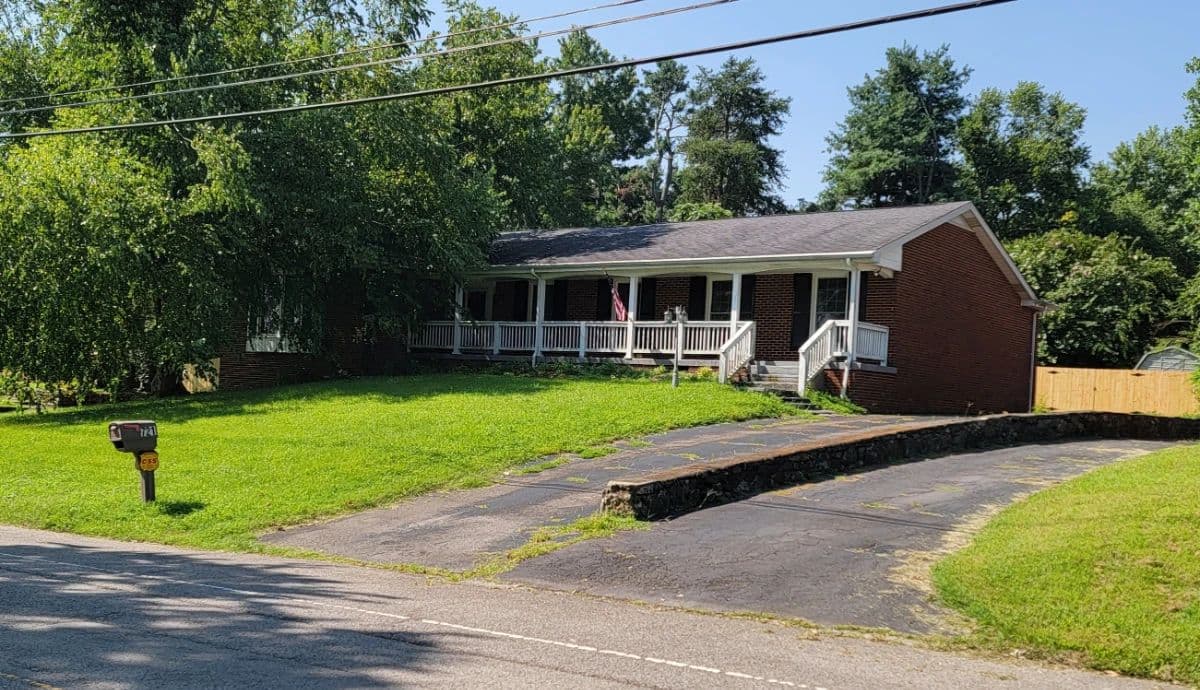 Bellevue Estate Sale photo 1