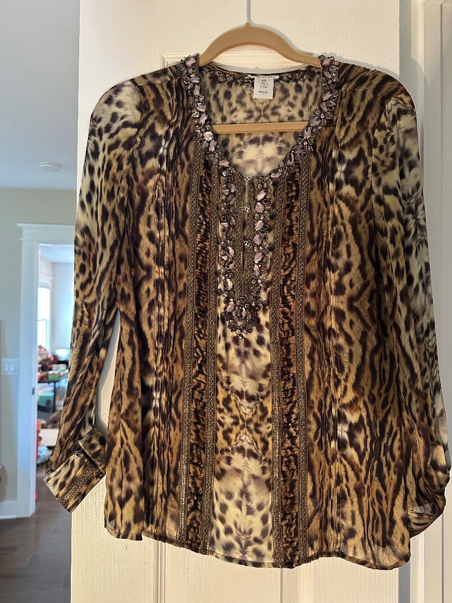 Fabulous Women's Designer Clothing & Vintage Home Goods photo 3