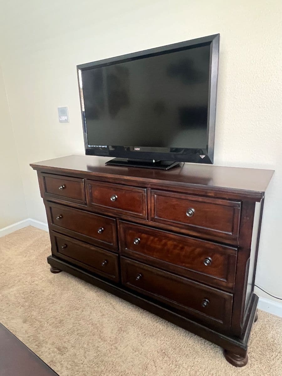 GREAT LAKE NONA SALE W/ FURNITURE, PATIO, GOLF MEMORABILIA, SOLAR PANELS & MORE! Gate Code #2709 photo 7