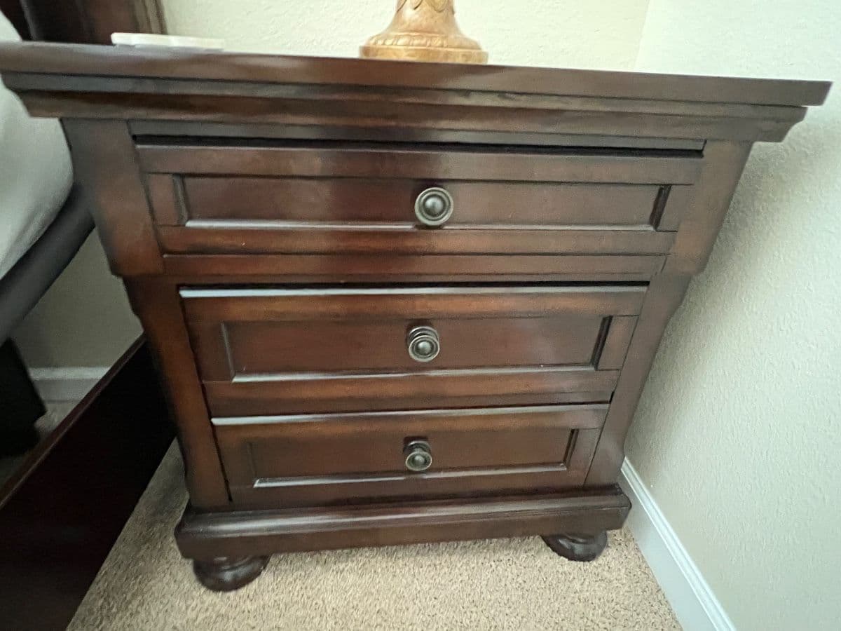 GREAT LAKE NONA SALE W/ FURNITURE, PATIO, GOLF MEMORABILIA, SOLAR PANELS & MORE! Gate Code #2709 photo 9