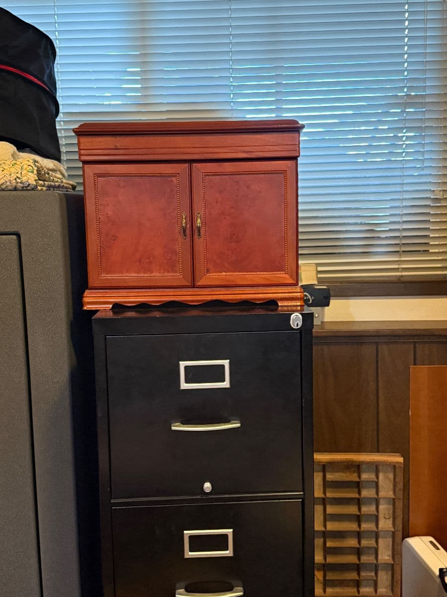 The Rusty Trunk LLC opens to " Irish Shopper" Estate Sale photo 3