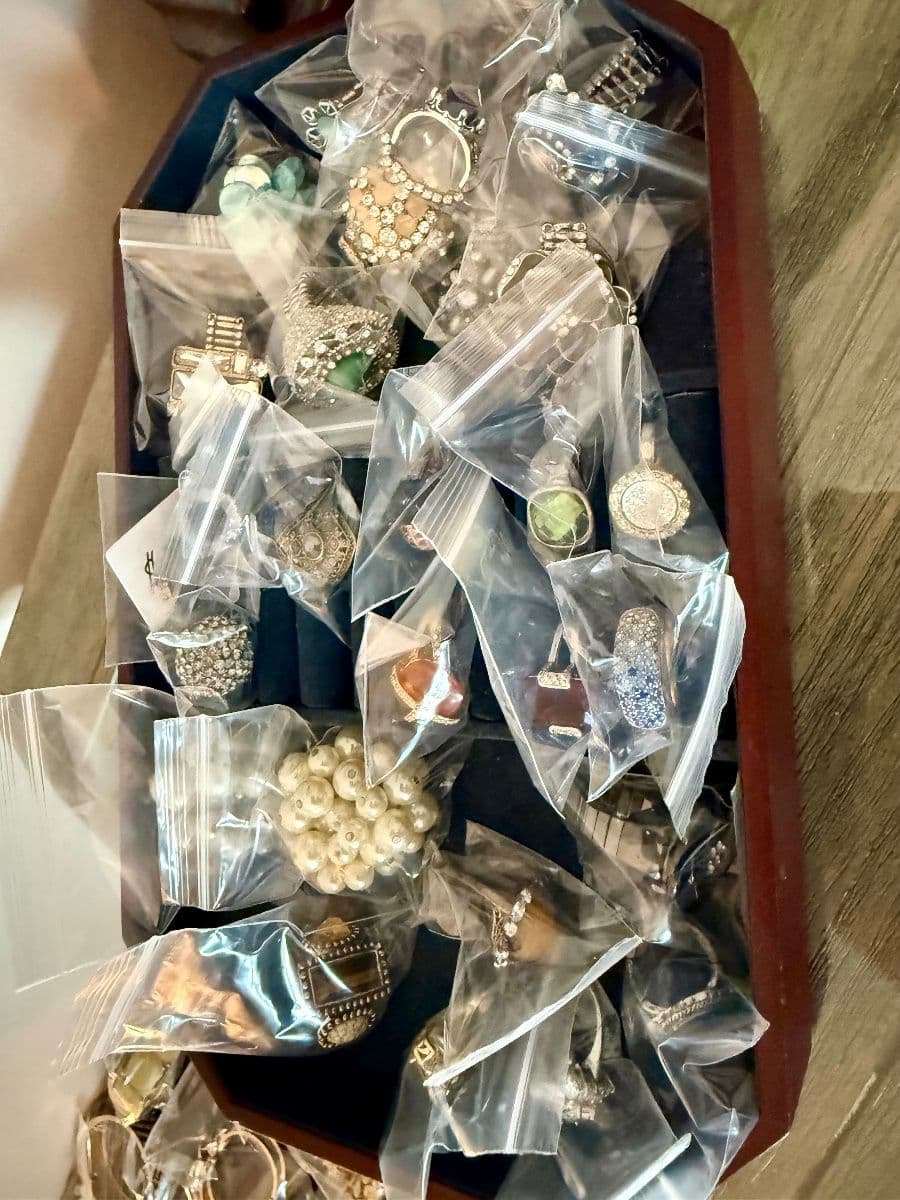 Mulberry Way Estate Sale photo 11