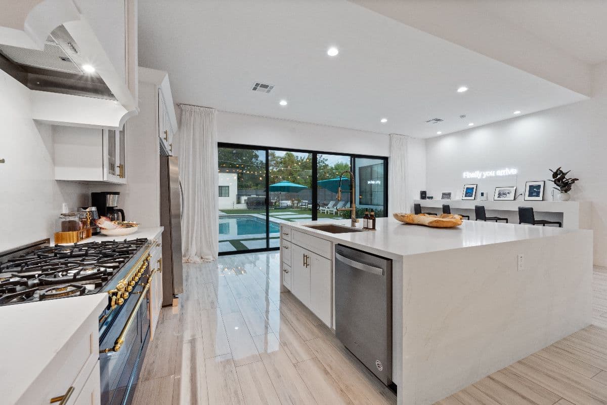 Designer Living in $2mil Phoenix Estate photo 12