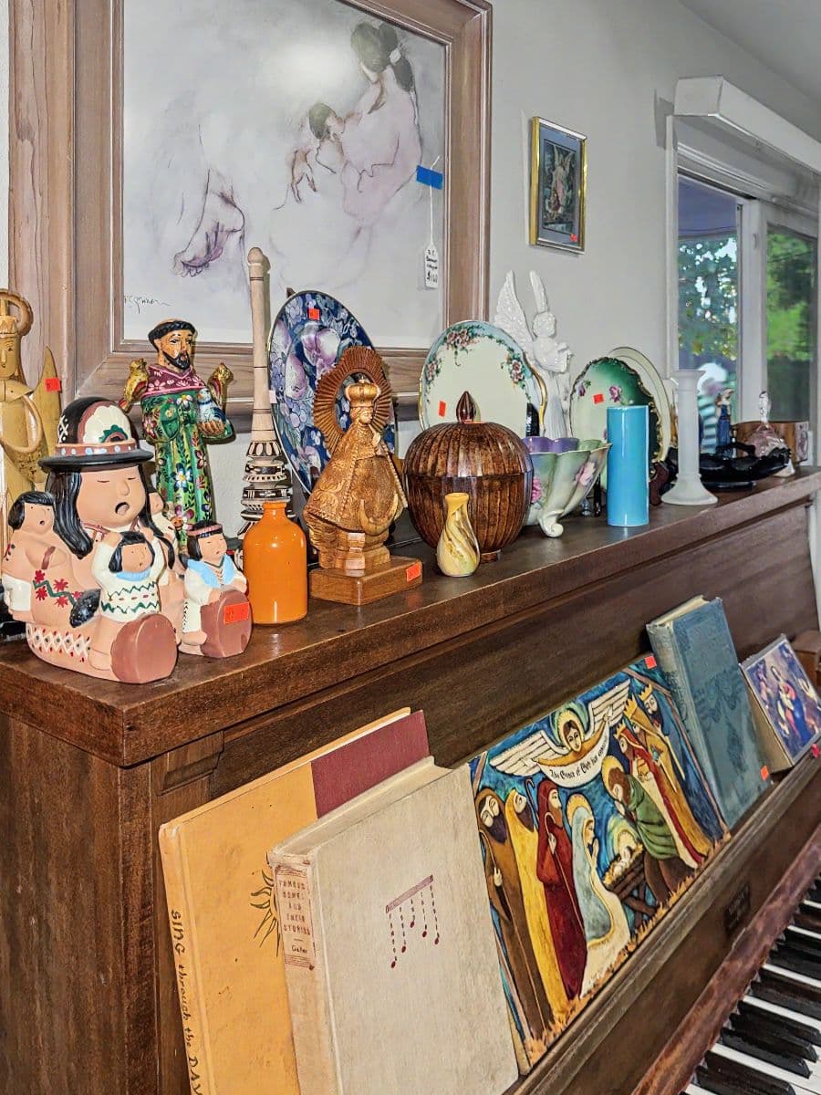 Land park Estate sale- Packed house photo 7