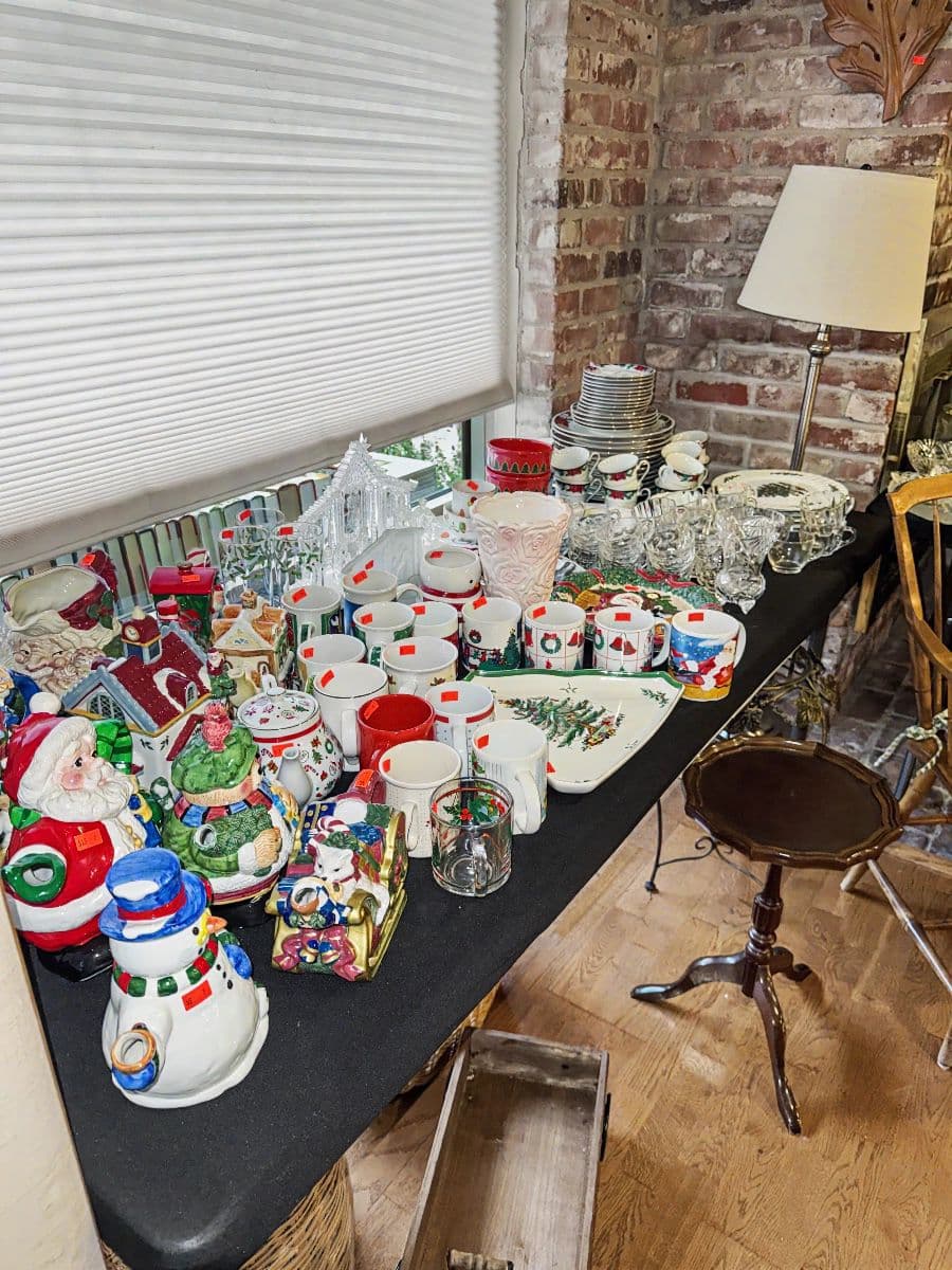 Land park Estate sale- Packed house photo 1