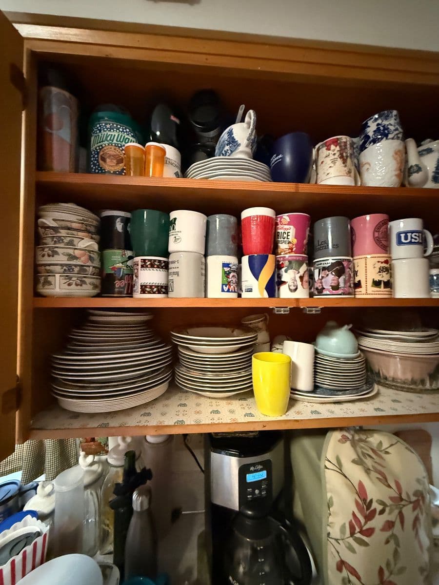 The Rusty Trunk LLC opens to "Readers' Paradise & Estate Treasures" Estate Sale photo 7