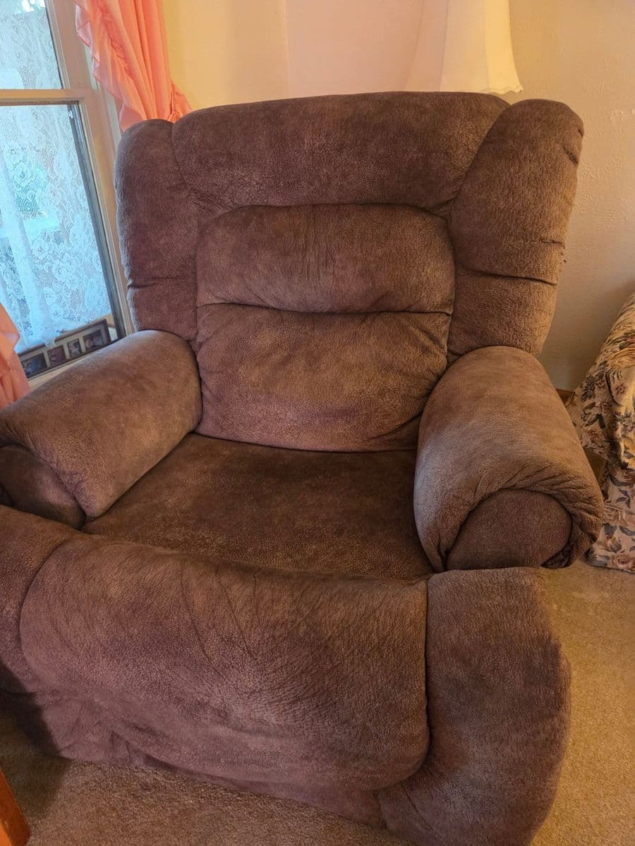 Milford Mainstay: A Blue Moon Estate Sale photo 12