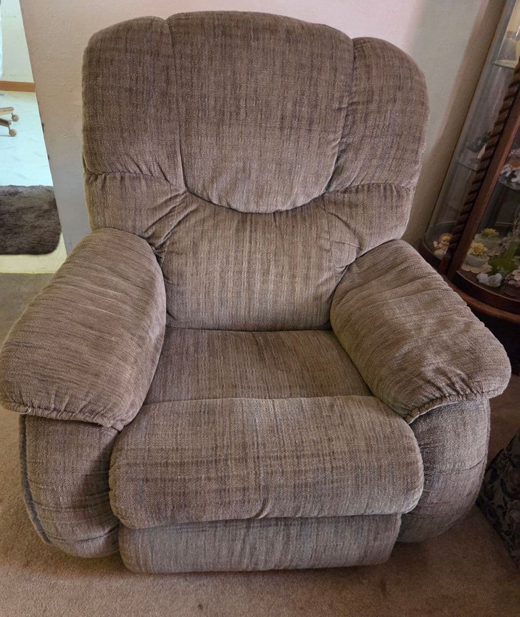 Milford Mainstay: A Blue Moon Estate Sale photo 4